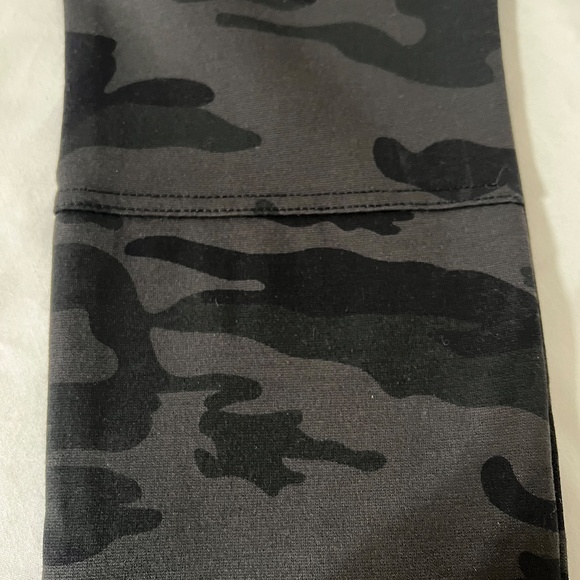 SANCTUARY RUNWAY CAMO-PRINT LEGGINGS SIZE S - Picture 8 of 9